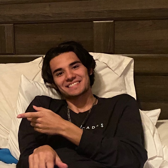 Meet your Posher, Trenten - Picture 2 of 2